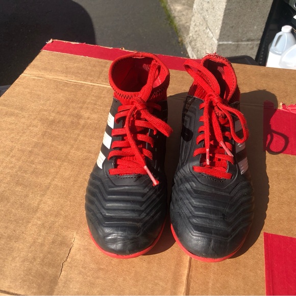 Adidas Predator DB2330 Shoes Boys Black Red White Soccer Cleats Size 2.5 - Picture 7 of 12